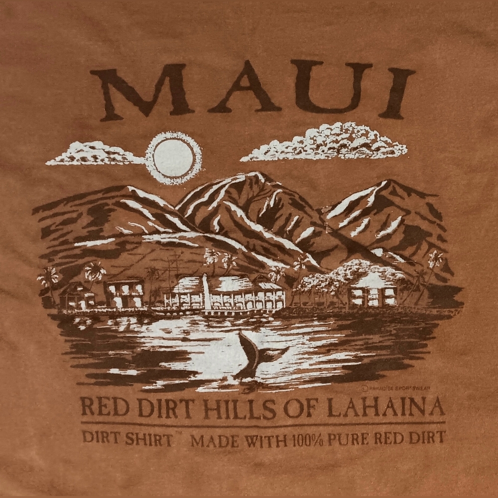 Red Dirt Hawaii t-shirt Maui Hills of LaHaina souvenir